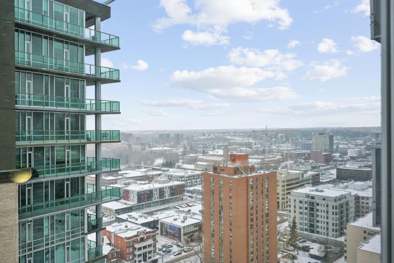 The Urban Peak On The 19th Floor Of The Alura Apartment *