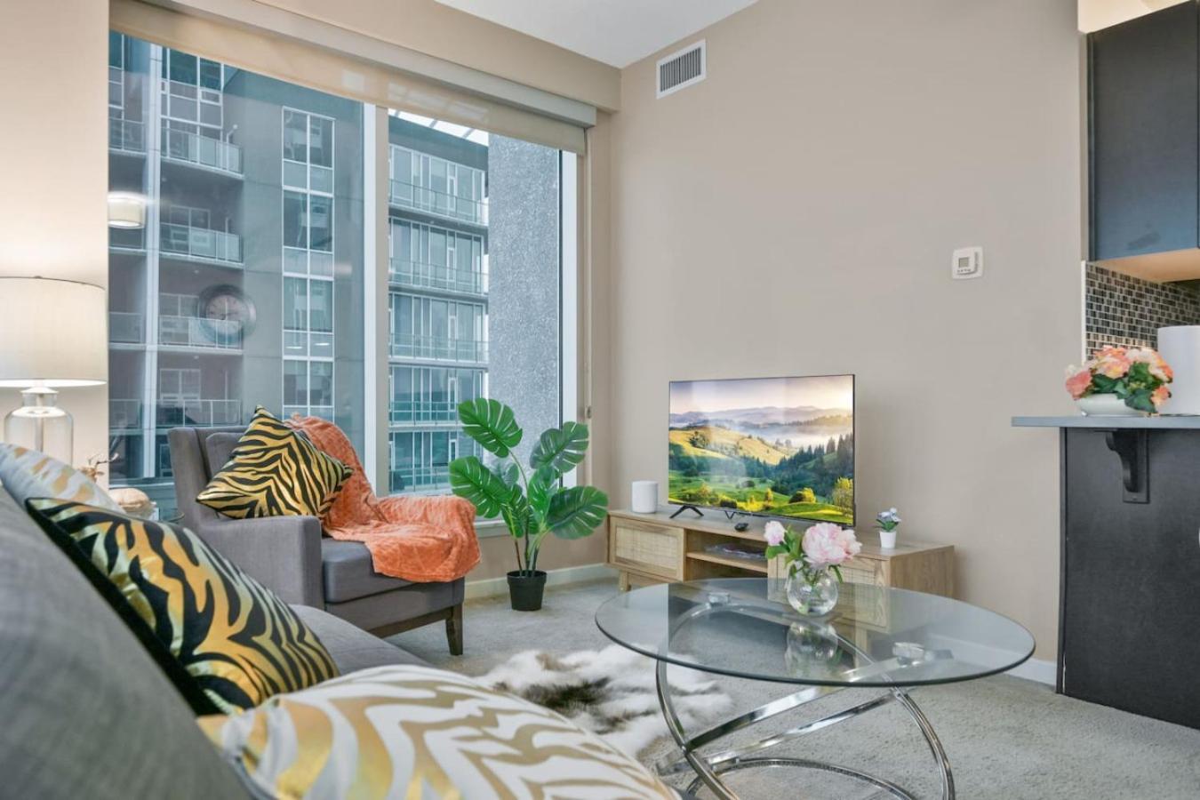 The Urban Peak On The 19th Floor Of The Alura Apartment Calgary