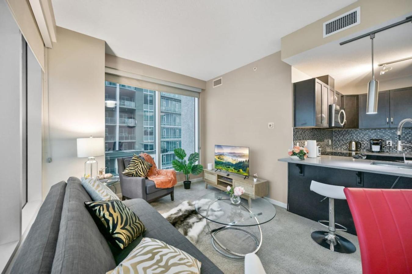 The Urban Peak On The 19th Floor Of The Alura Apartment *