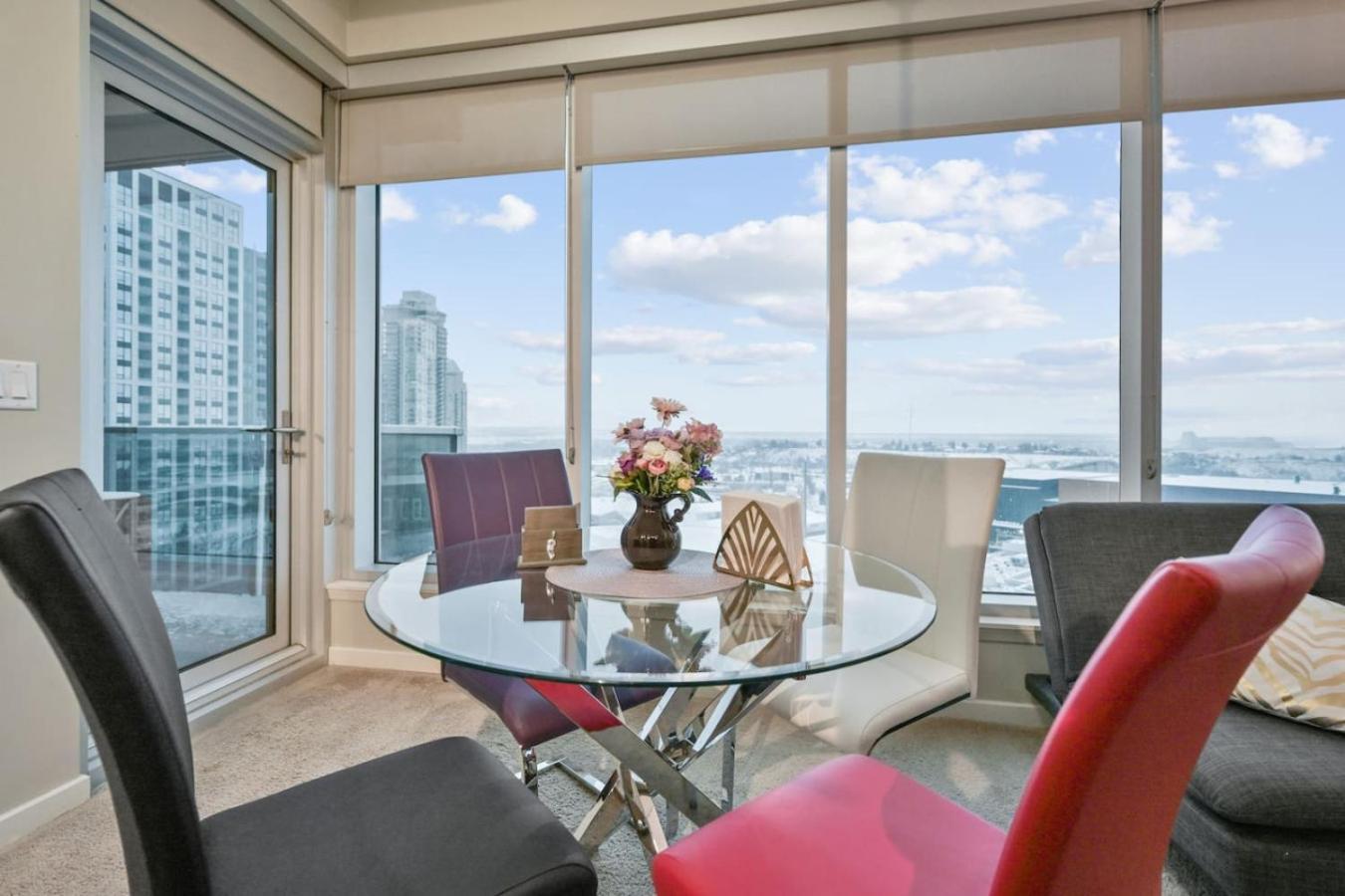 The Urban Peak On The 19th Floor Of The Alura Apartment